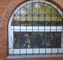 Решетка на окно арочная