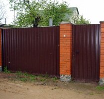Забор и калитка из профнастила