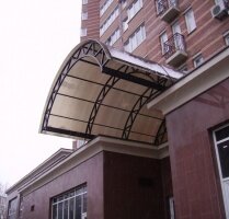 Навес над входом в подъезд