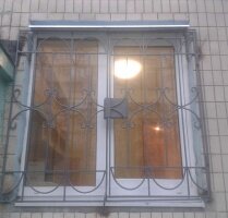 Распашная решетка с замком