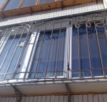 Решетка распашная с замком на балконе