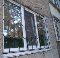 Сварная решетка оконная с открытием