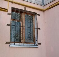 Решетка со спиральными прутьями
