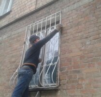Установка решетки оконной