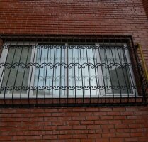 Решетка широкого окна