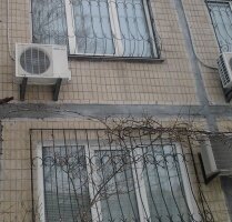 Решетки на окнах