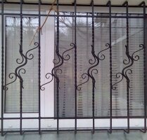 Решетка с кованым узором