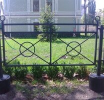 Ограда клумбы